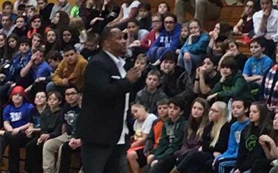 Green Bay Packers star William Henderson visits Thomas Jefferson School